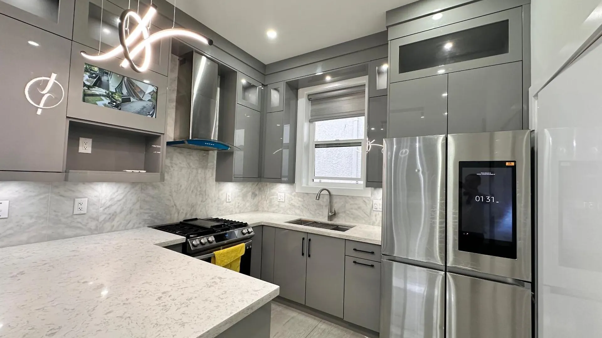 Modern And New House Near Pne With Big Garden And Free Parking Apartment Vancouver